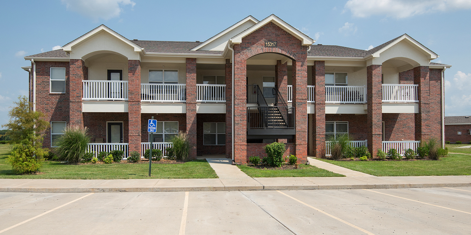 The Fairways at Grand Summit I Apartments in Grandview, MO